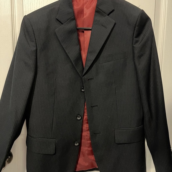 Classic Black Suit with Notched Lapel and Textured Fabric - Picture 1 of 2